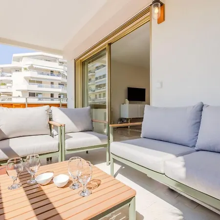 Stylish 1-bedroom Close To Beaches 아파트