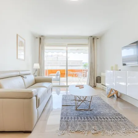Stylish 1-bedroom Close To Beaches Lejlighed *